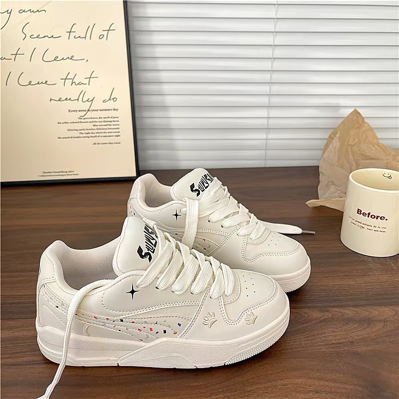 Zapatos de skate originales coreanos de nicho universal tendencia femenina primavera y otoño de 2026 nuevos zapatos blancos casuales zapatos de pan coreanos