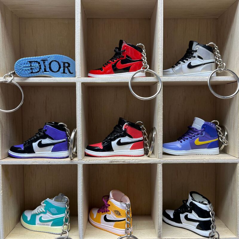 Shake Voice Live AJ Shoe Model Basketball Shoe Keychain Mini 3D Soldier Shoe Wall Pendant Toy Small Hand Ornaments Shake Voice Live AJ Shoe Model Basketball Shoe Keychain Mini 3D Soldier Shoe Wall Pendant Toy Small Hand Ornaments
