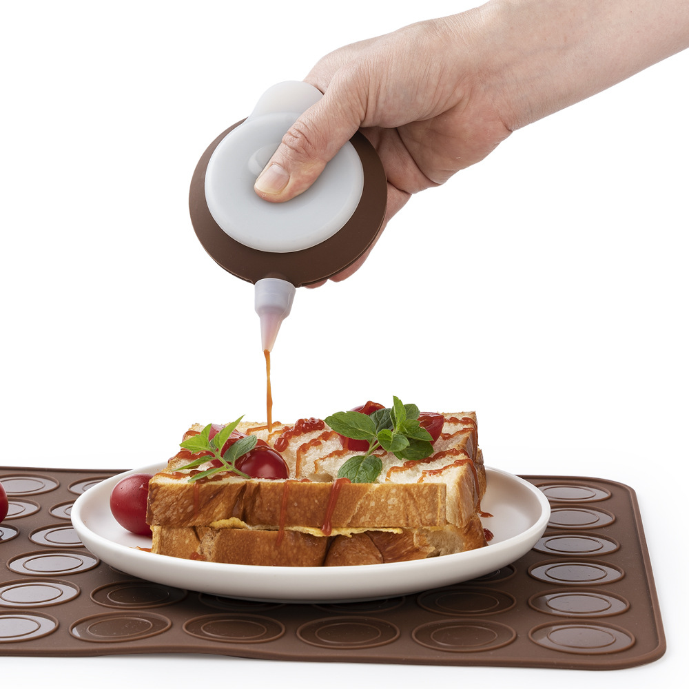 Food-grade silicone frosting pot silicone macaron pot cream squeezer sauce dispenser coffee-colored frosting tool