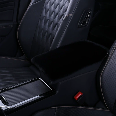 Cross-border plush anti-rabbit fur car Armrest box pad - black