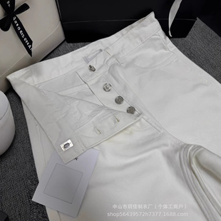 �W��վŮ�bС���L�װ׺���̽��pC�h�����eţ��ѝ�¿�����ֱͲţ