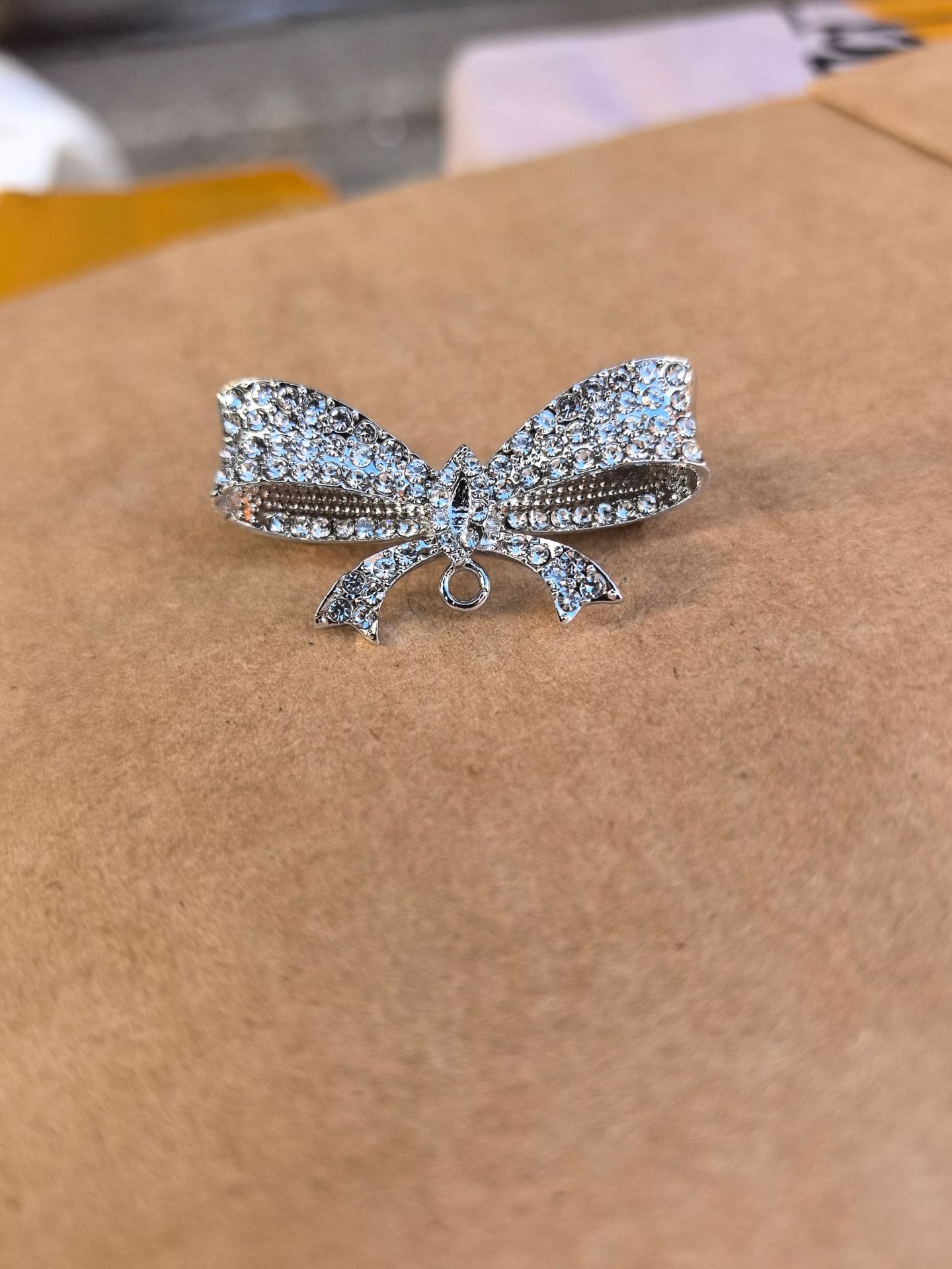 Spilla farfalla elegante per donna, spilletta perla accessorio_voghion.com