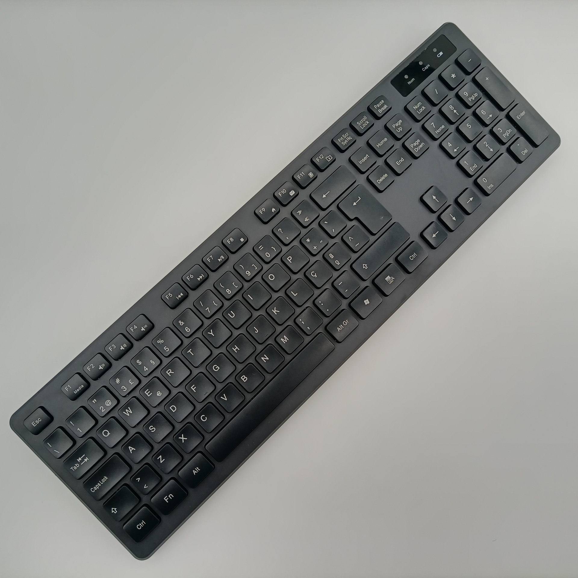 Португальская черная беспроводная клавиатура