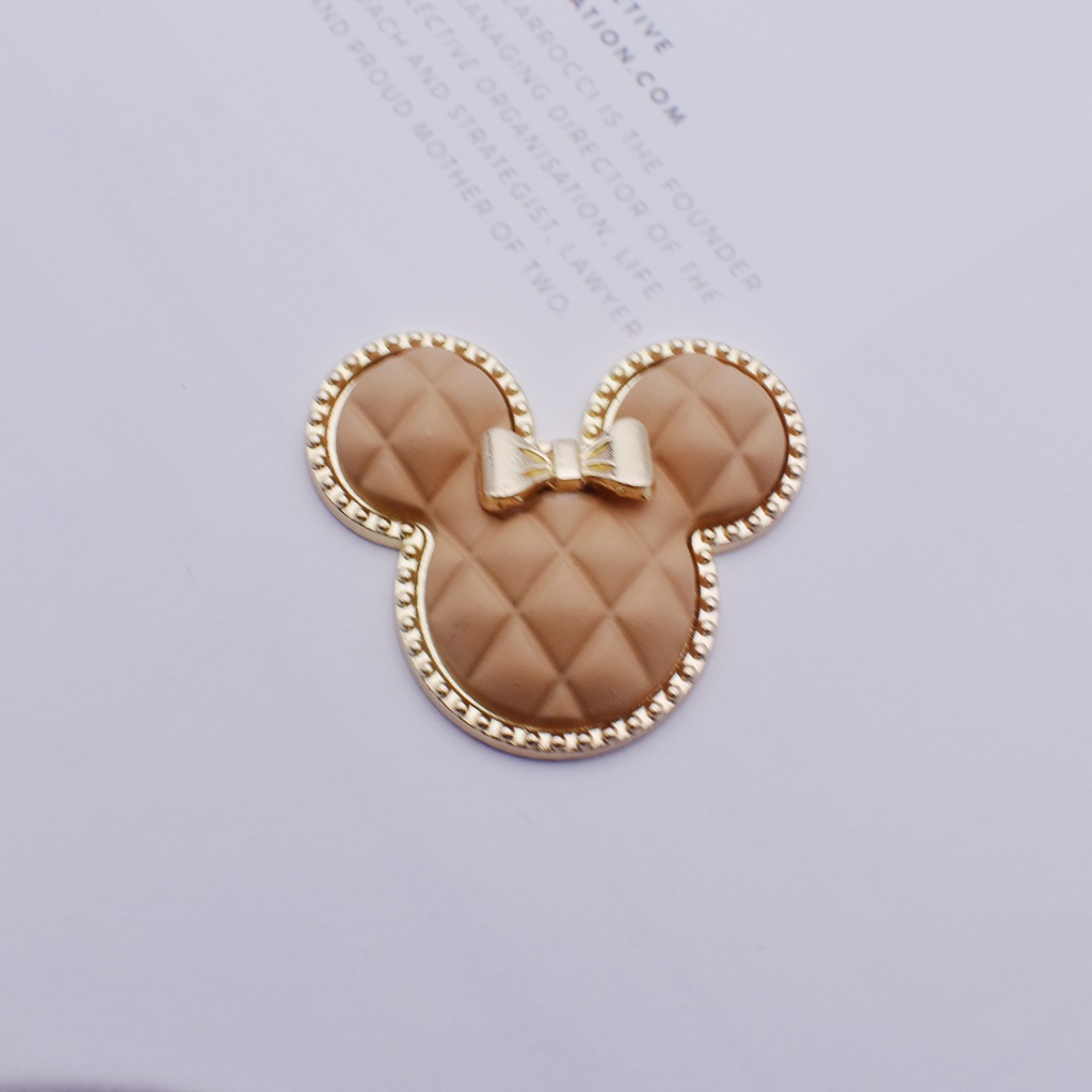 Muñeca de la historieta DIY accesorios de joyería pintura Mickey pajarita color caramelo teléfono móvil belleza material agujero zapatos