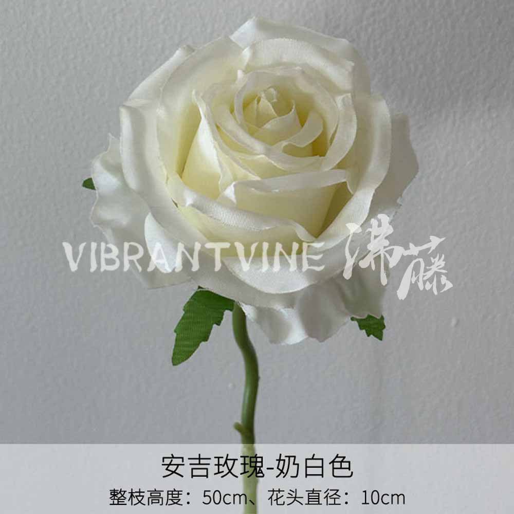 Arreglo de flores de guía de diseño de bodas blanco Arreglo de flores de guía Sala de estar del hotel Decoración de flores falsas Fábrica de flores artificiales al por mayor