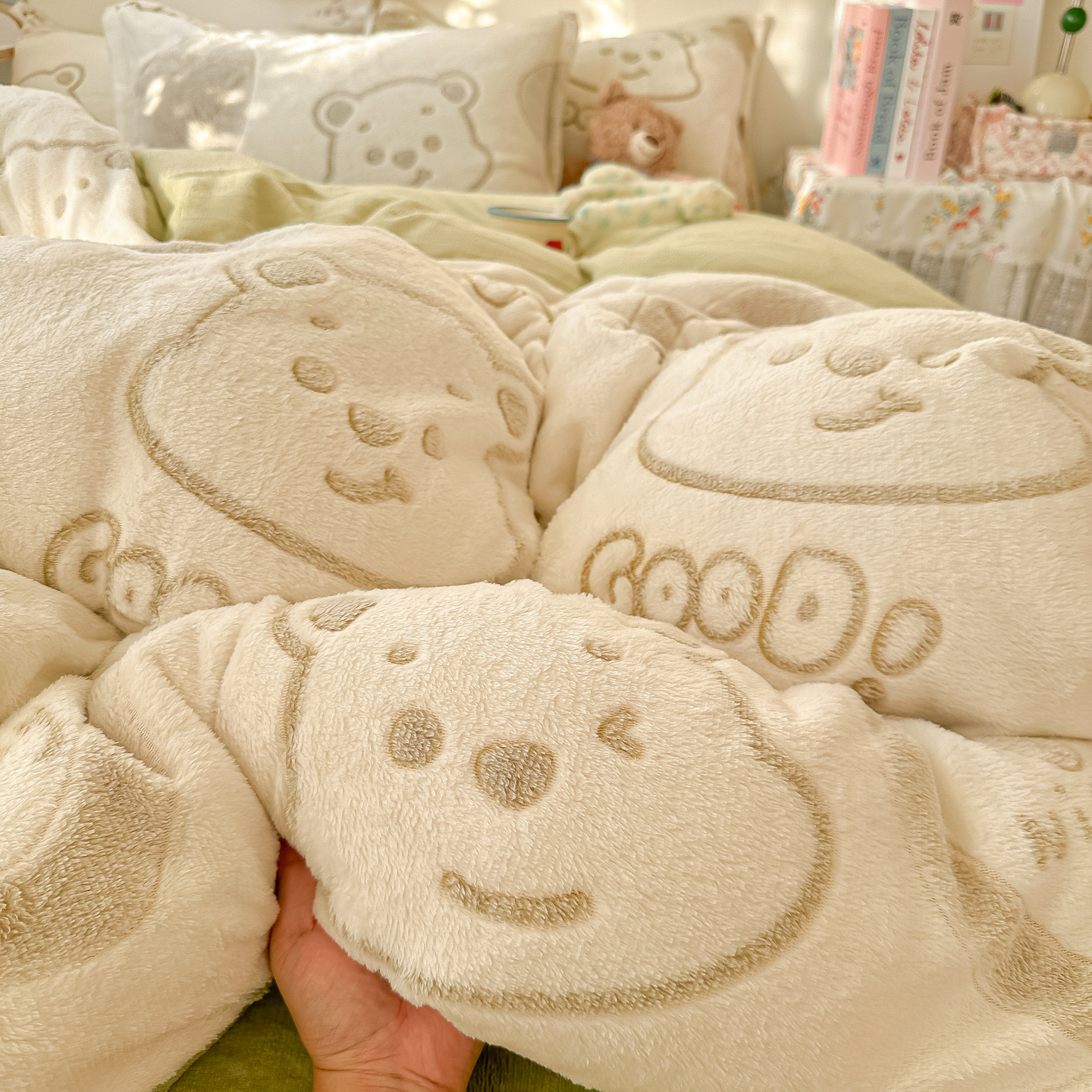 Nuevo invierno para madres y bebés con cuatro piezas de seda de seda de seda de leche cálida con ropa de cama de copo de nieve