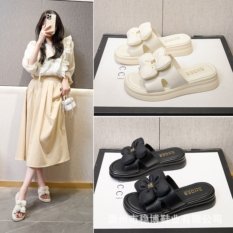 Cowhide 플랫폼 슬리퍼 여성의 2025 여름 외부 착용 새로운 요정 스타일의 꽃 미끄럼 방지 비치 샌들 플러스 사이즈