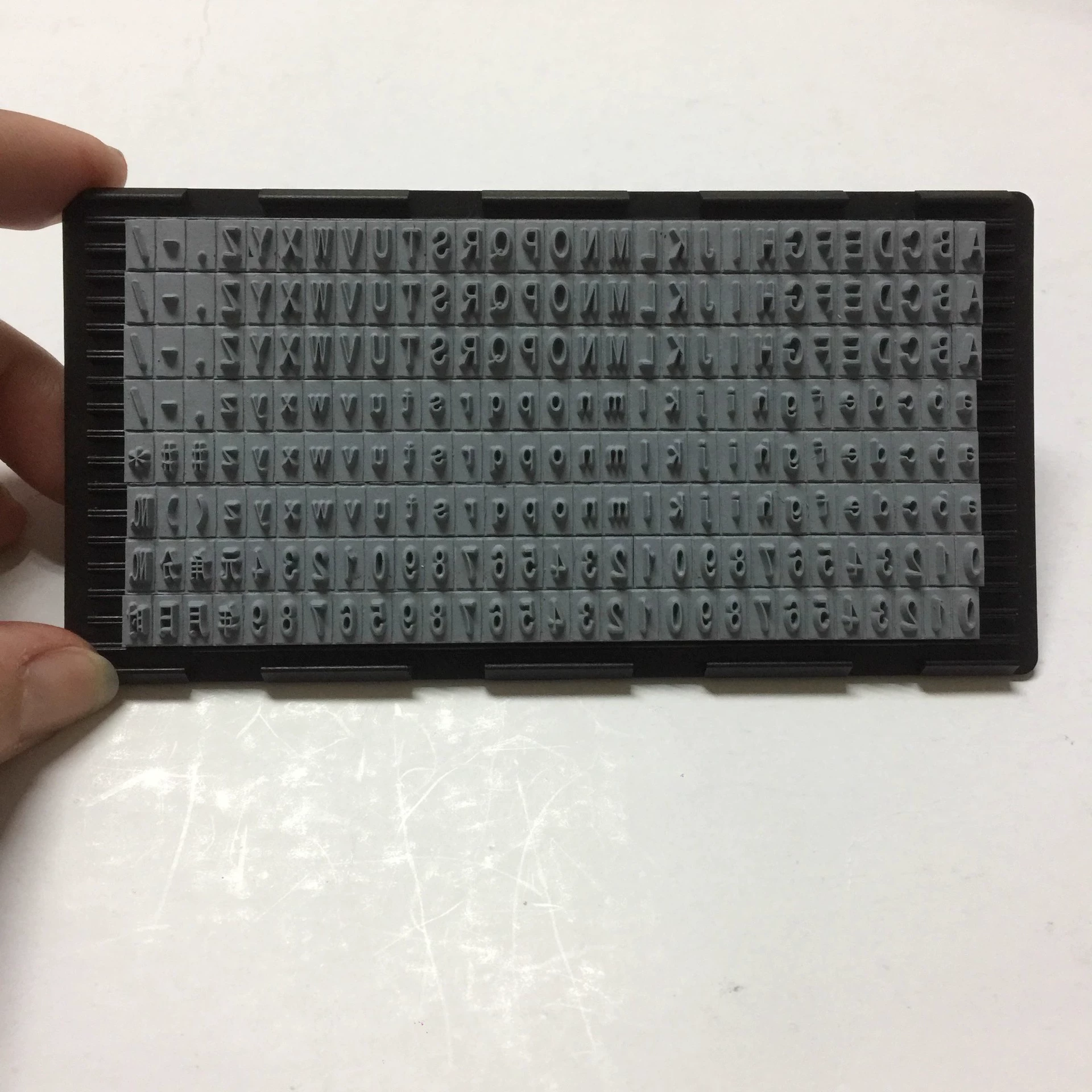 Jeepson тип зерна версия грубый желоб перемещаемый тип зерна высота 4 мм зуб stamping mold номера и буквы можно случайно объединять чтобы печатать кодовые слова