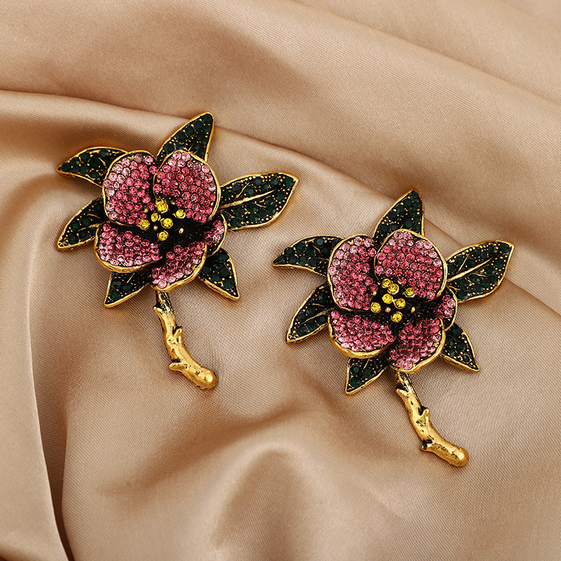 Retro Brooch Women's High-End Accessible Luxury High-End Pin Niche Exquisite Corsage Accessories Clothing Wholesale 2023 New Style