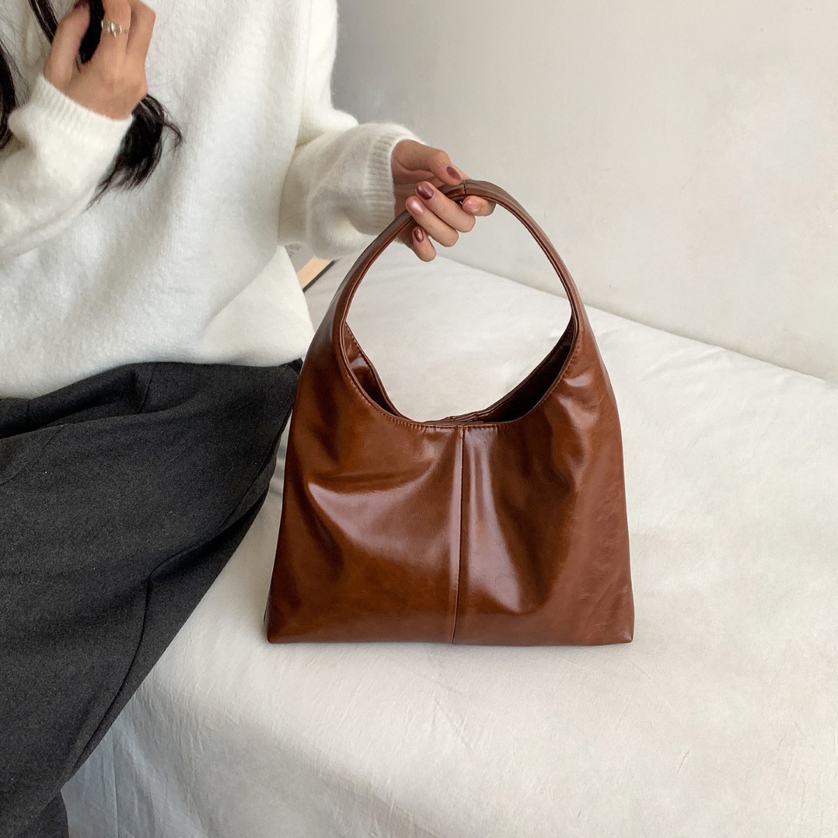 2026 New Women's Vintage Soft Leather Hobo Bag Large Capacity Handbag For Office Commuting Versatile Underarm Bag - Thumbnail 4