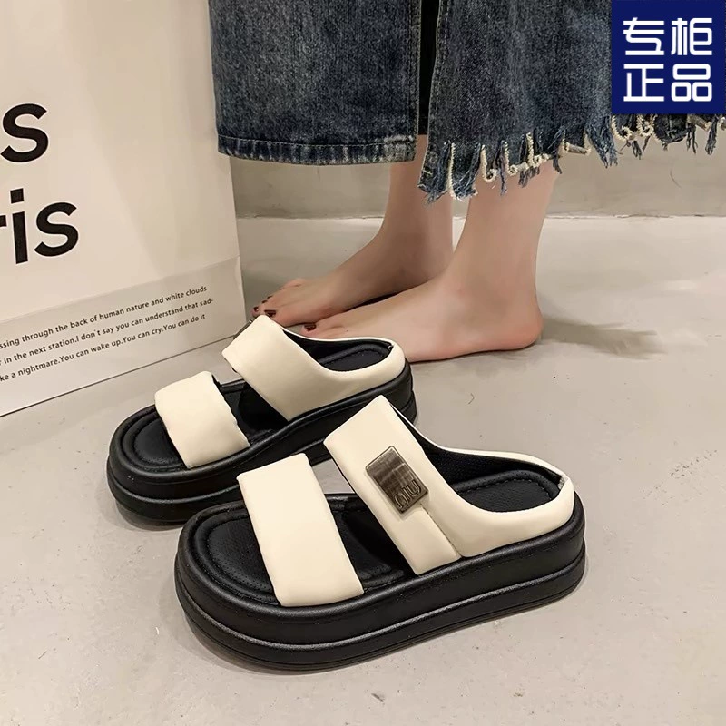 Модные женские тапочки с ощущением ходьбы по облакам, новый стиль лета 2025 года, одинарный ремешок, толстая подошва, повседневные пляжные сандалии для отдыха на покупку.