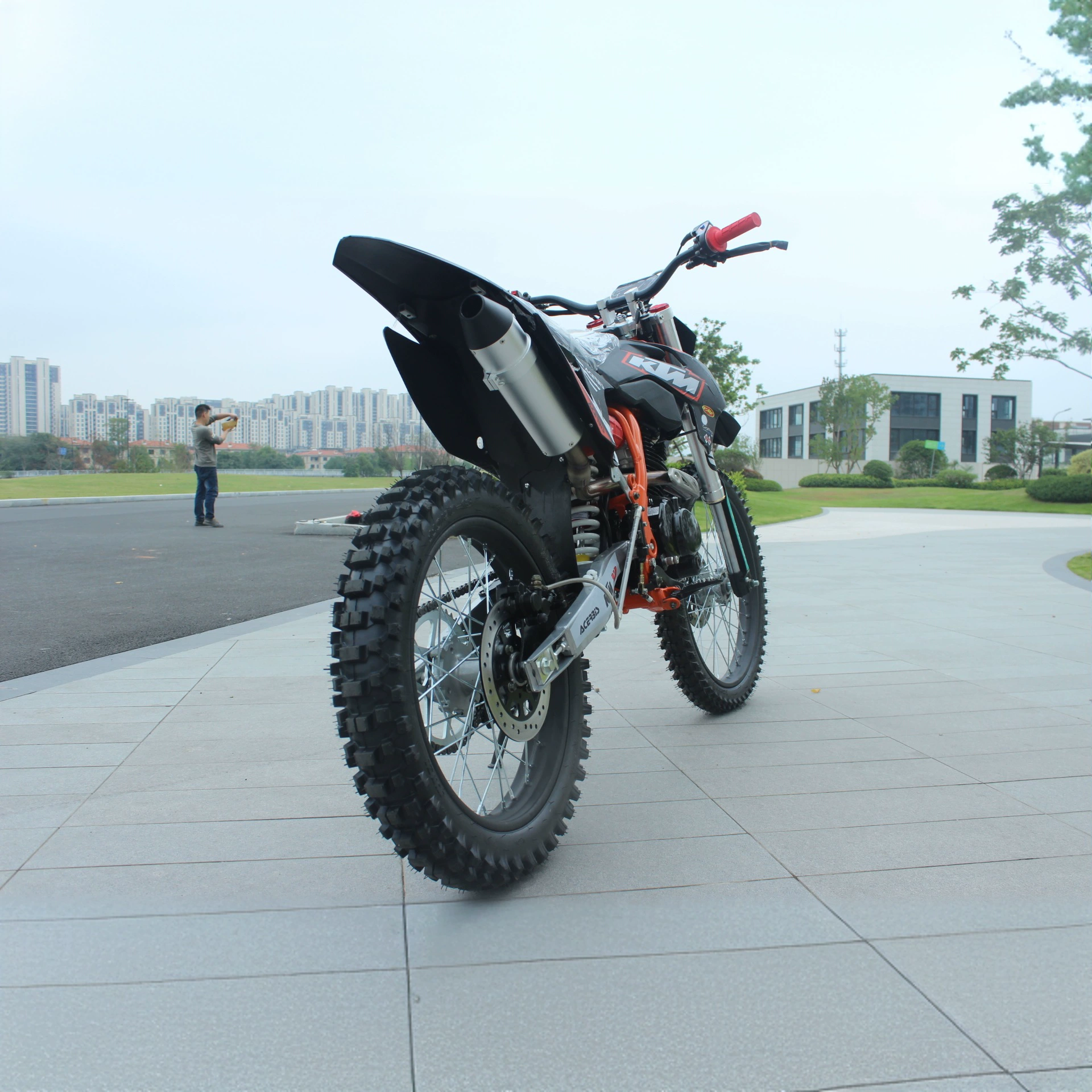 Две раунды большого внедорожного 250cc всесезонный внедорожник топливо топливо горный внедорожный мотоцикл профессиональный конкурентный мотоцикл