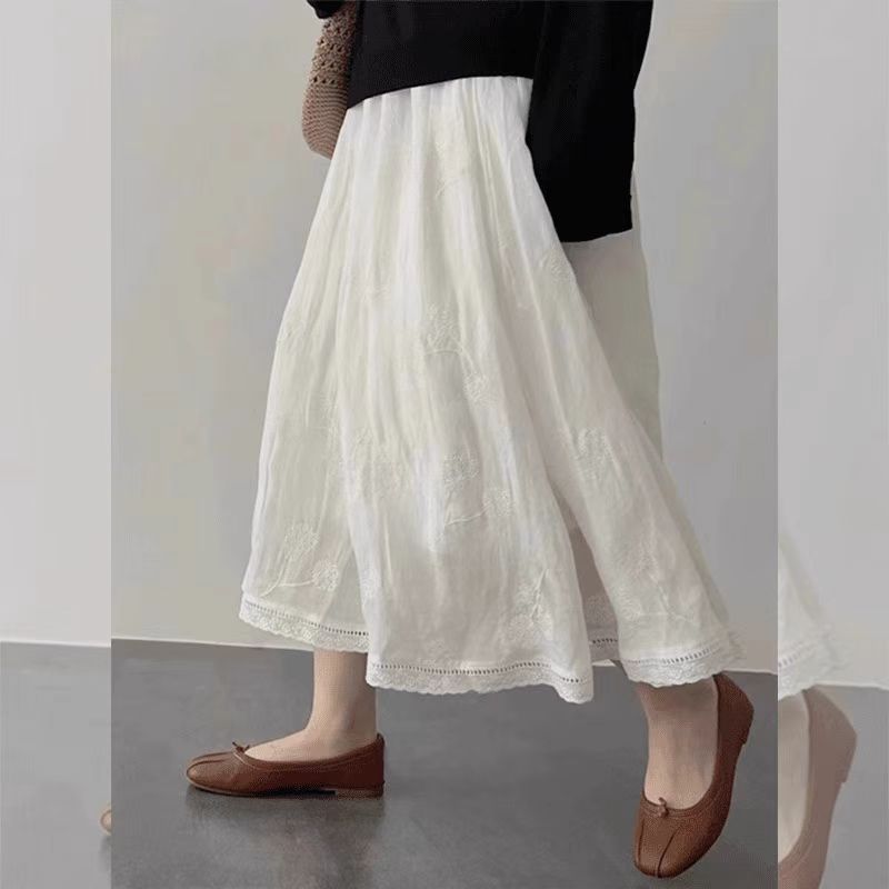 店頭で人気の女性用白いレーススカート、小柄な方向けの初春服、ドレープ感のあるハイウエストAラインスカート|undefined