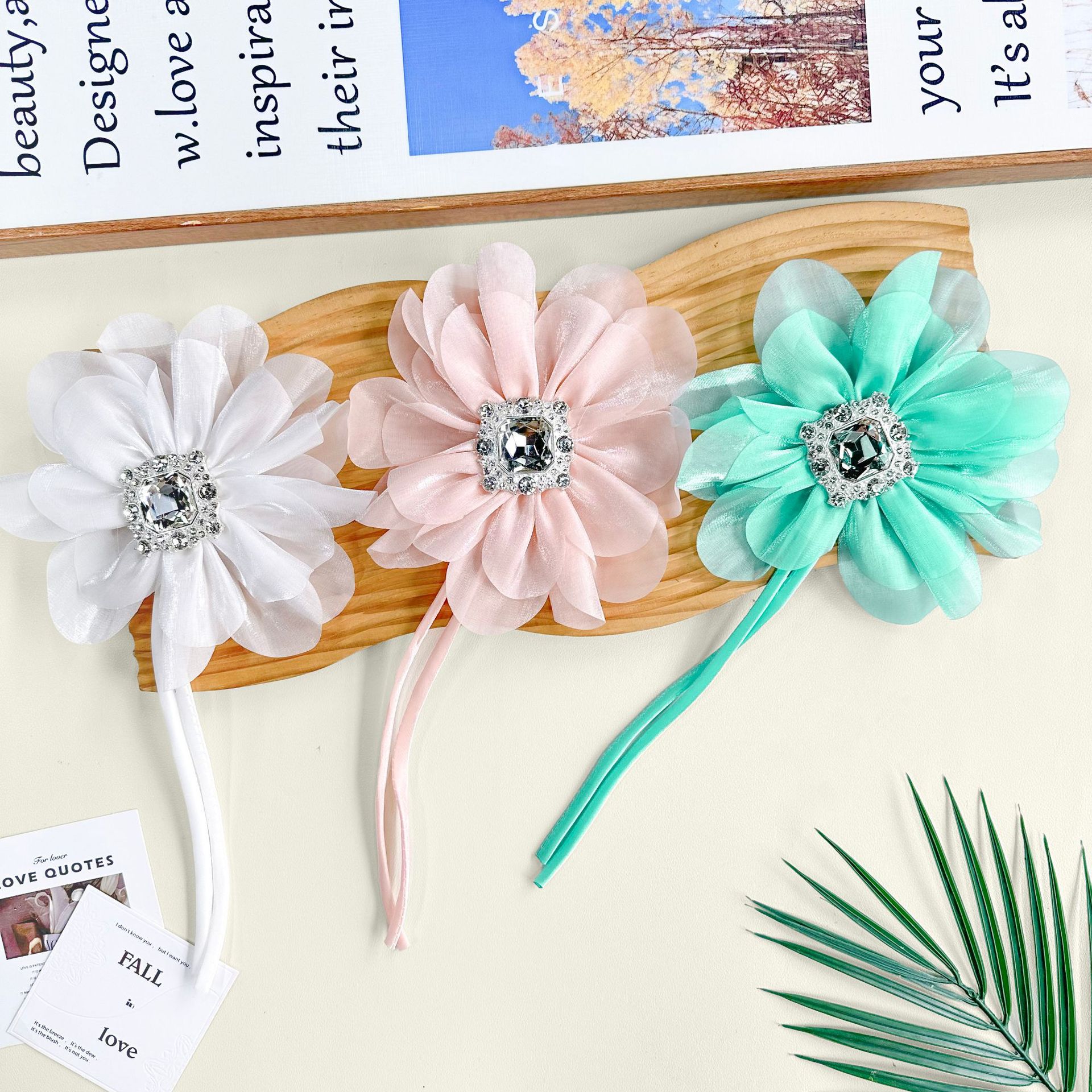 Inventario de flores de chiffon accesorios para el cabello de niños banda de cabello de diamantes multicolores flores de cabello material de ropa hecha a mano niñas clip de cabello