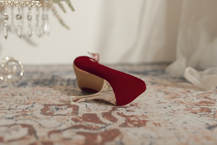 Hochzeitsschuhe Xiuhe Hochzeitskleid Zwei trägt Brautschuhe Frühling und Sommer Blume dünne Absätze rote spitze High Heels weiblich_voghion.com