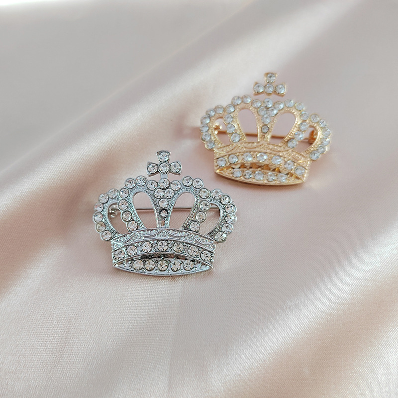 2023 New Korean Style Brooch Individuality Couple Full Diamond Crown Temperament Pin Electroplated Alloy Jewelry Accessories