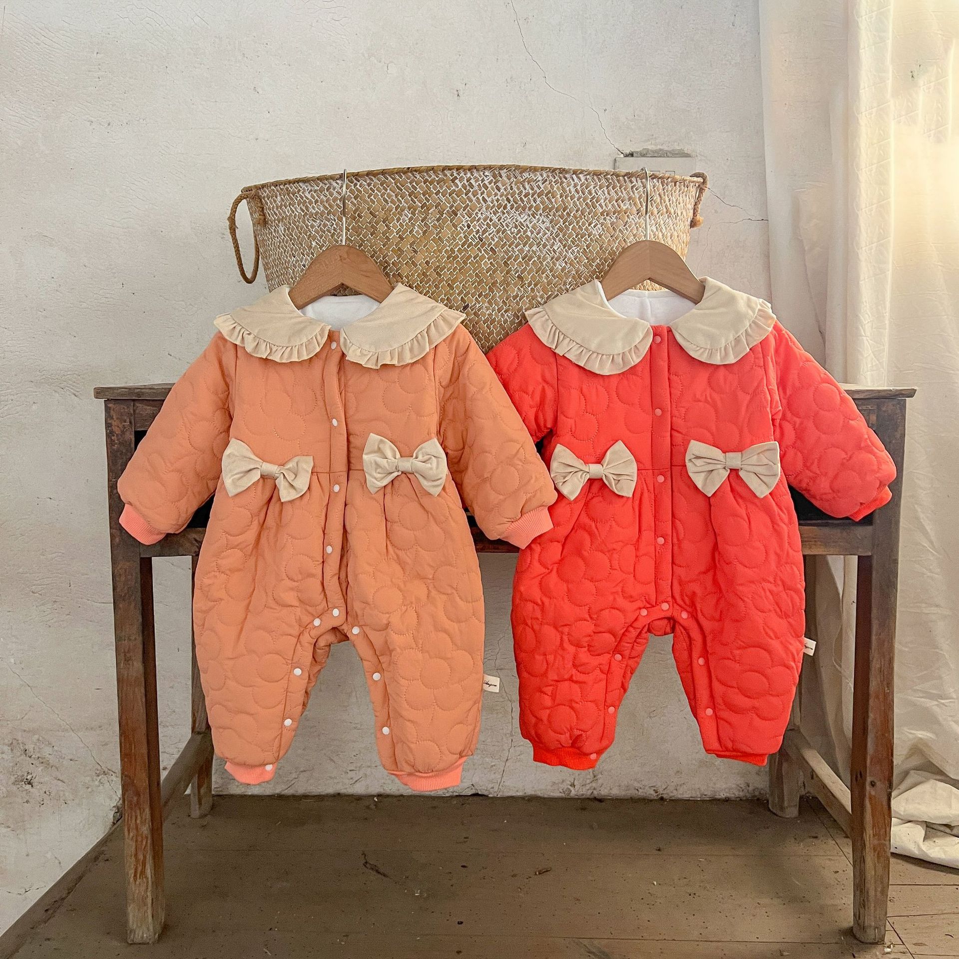 INS estilo coreano recién nacido forrado de lana acolchada engrosada solapa arco mameluco de algodón acolchado ropa infantil cálido invierno moda