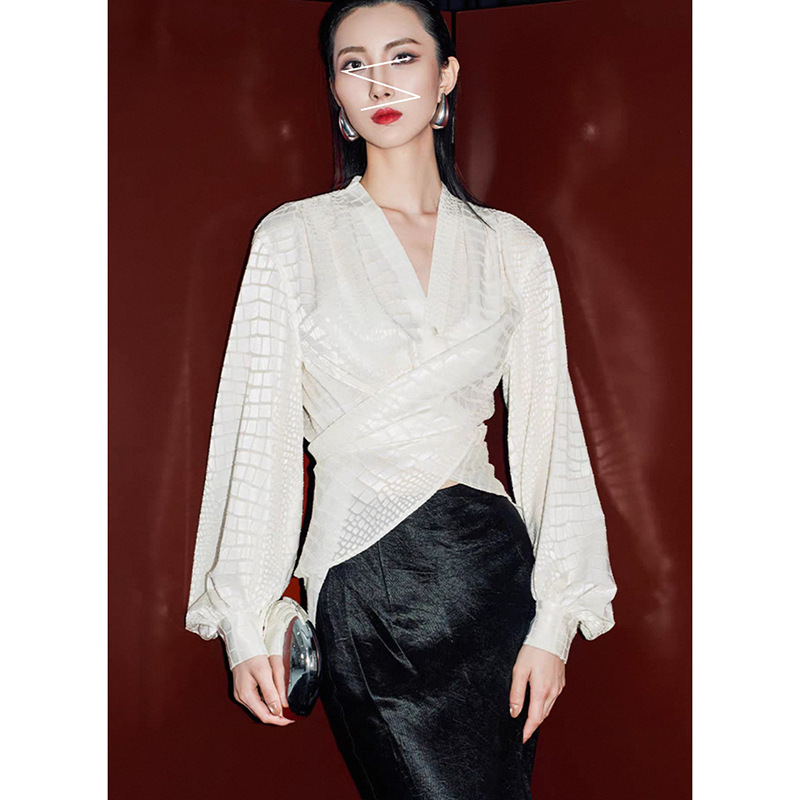 Elegant and Luxurious V-Neck Cross-Pleated Waist-Cinching Crocodile Pattern Jacquard Shirt, Royal Sister Style Slimming Short Front and Long Back Top