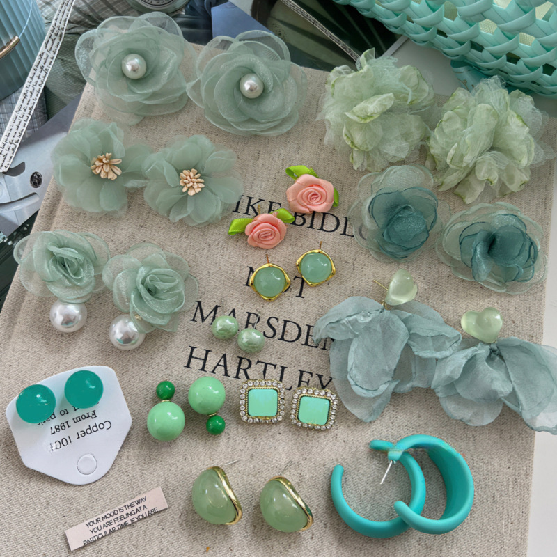 Pendientes de borla de flor de súper hada de plata Pendientes de ins pequeños frescos y dulces Personalidad de moda Pendientes de alta gama al por mayor