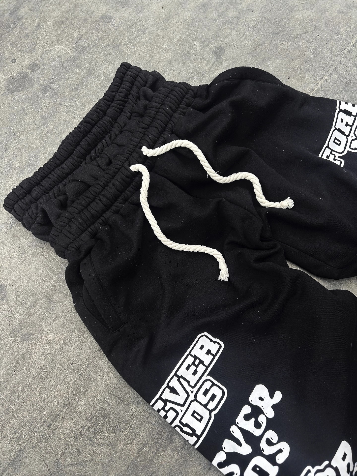 Otoño y invierno nuevos pantalones europeos y estadounidenses de diseño de doble extremo estampado personalidad callejera de piernas largas pantalones casuales para hombres y mujeres