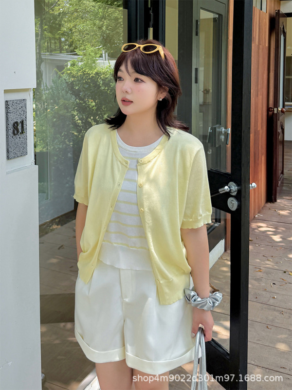 プラスサイズの女性の偽ツーピースニットトップ女性の夏の新しいスタイル 2025 ファット mm 妹ルーズで多用途な痩身 T シャツ|undefined