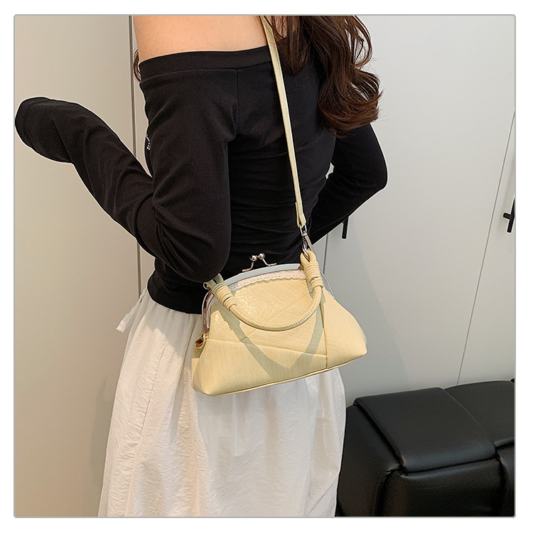 Fashionable and unique flap shell bag 2025 new style, versatile commuter shoulder bag, versatile handbag, stylish crossbody bag undefined