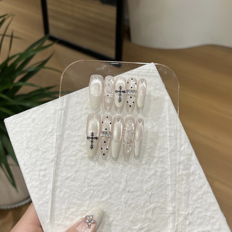【White Contract】French-Style Sweet and Cool Sparkling White Moonlight Cat-Eye 3D Chrome Heart Handmade Wearable Nails Pure Handmade