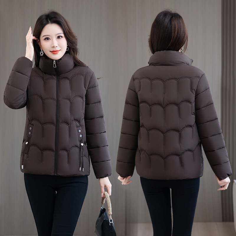2025 nueva ropa de algodón para mujeres corta delgada estilo extranjero de gran tamaño de moda delgada abrigo de algodón pequeño abrigo de invierno de madres