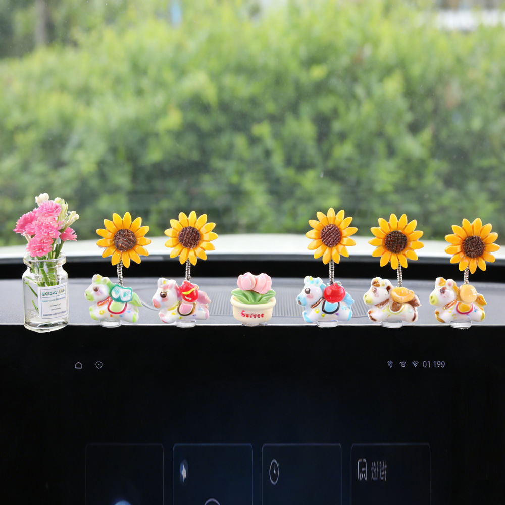 2026 nuevo año del caballo pequeños adornos de automóvil para hacerse rico ponies girasol oscilante decoración de consola central del automóvil