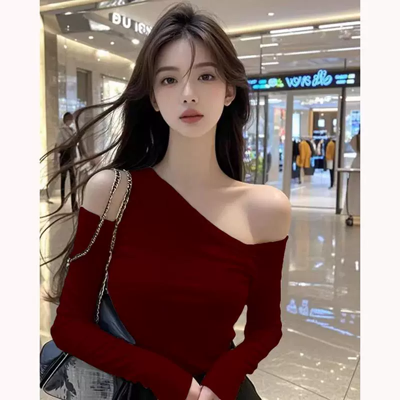 [6651 Коллекция] Сексуальная горячая девушка с диагональным воротником с полыми рукавами топ с длинными рукавами осенью и зимой имеет уникальный дизайн