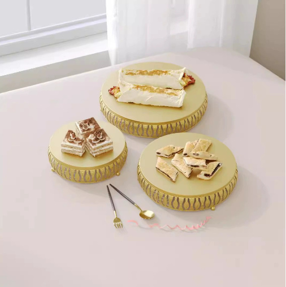 Estantes de pastel europeos transfronterizos props de boda de encaje platos de pastel de boda dorados decoraciones de postre hierro forjado marco de bocadillos