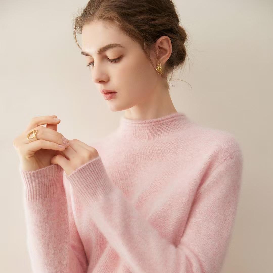 New style cashmere sweater for women with rolled collar, fashionable and versatile for autumn and winter, 100% cashmere long-sleeved base layer.