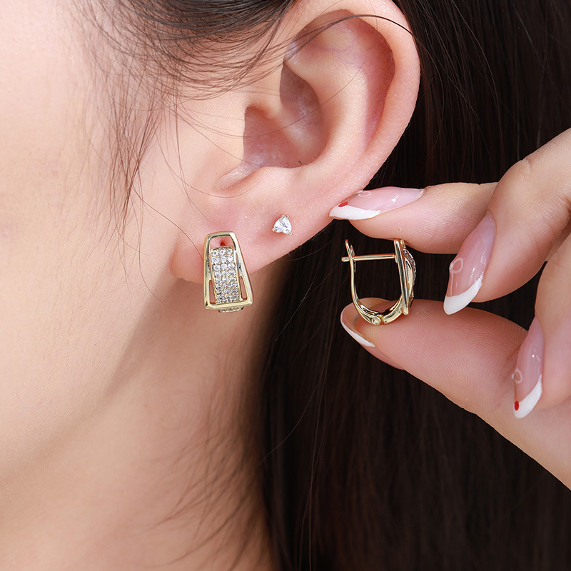 Joyería Xuping aleación de cobre chapado 14K oro zircon pendientes de diseño femenino pendientes de estilo nicho pendientes