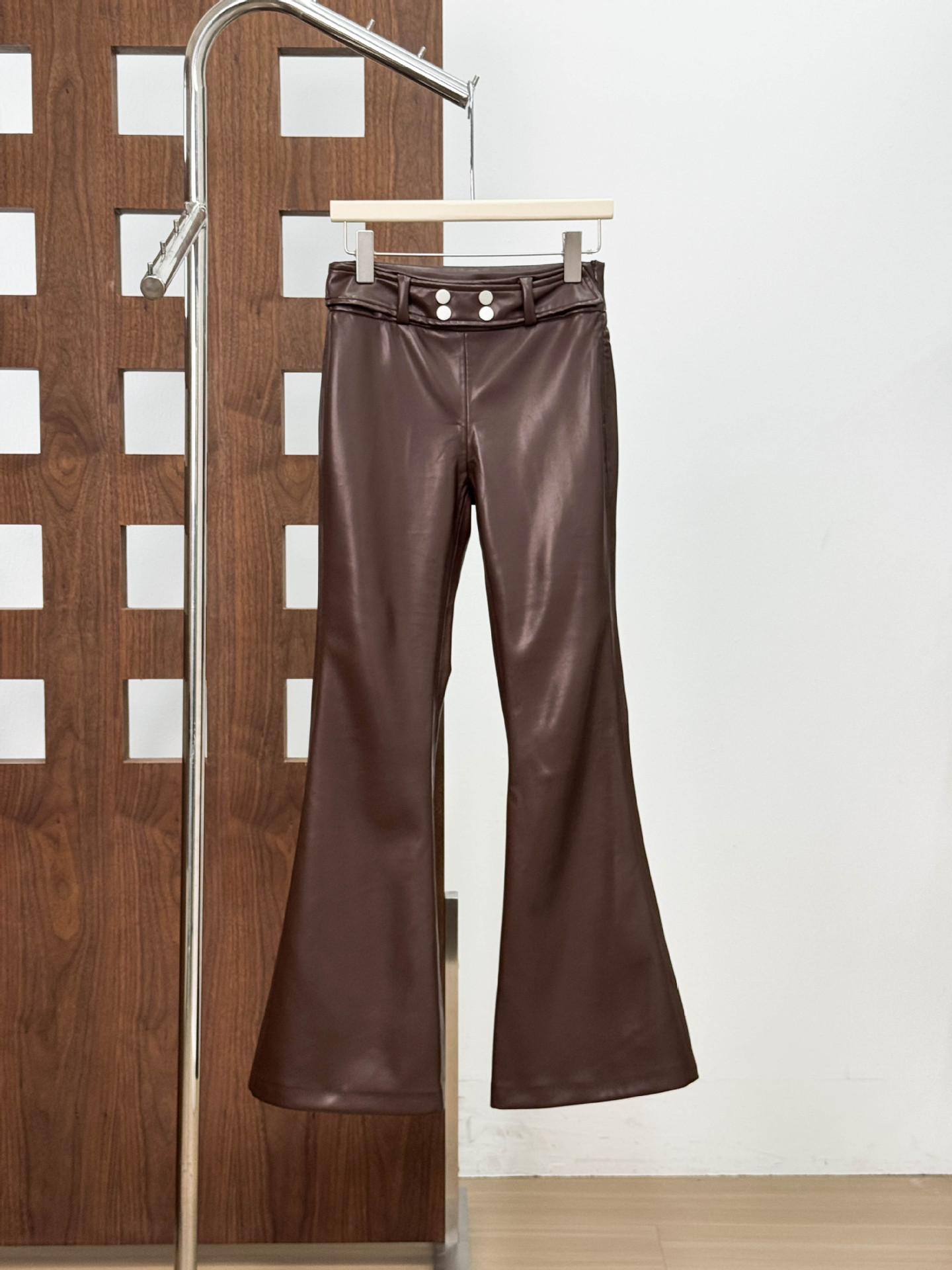 Nicho de diseño 25 otoño y invierno nuevo tipo de proteína de piel micropantalones de cuero para mujeres pantalones de cuero elásticos PU