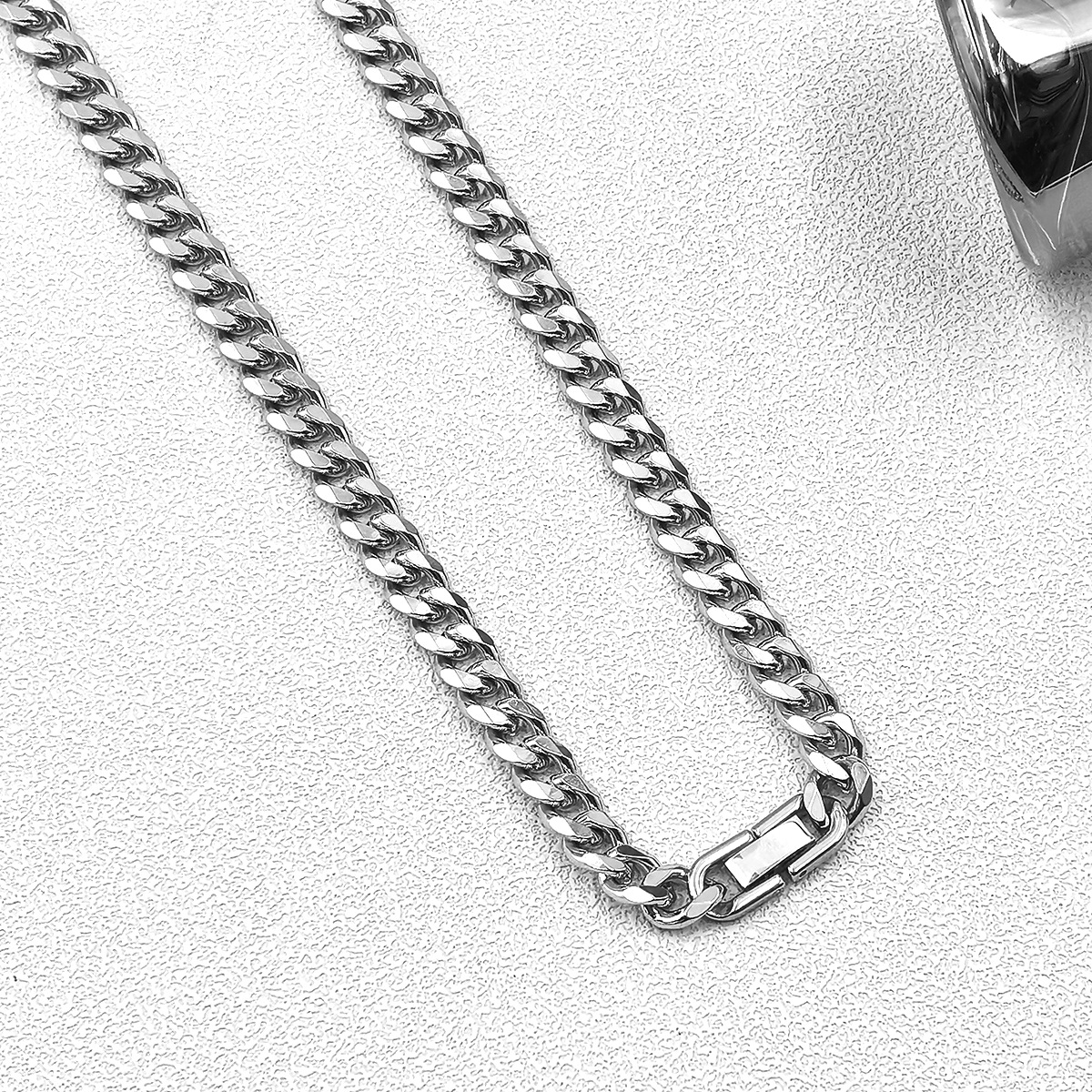 Collier tendance américain à six côtés en acier titane cubain poli pour homme, design personnalisé pour couple._voghion.com