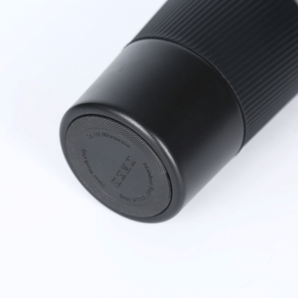 Spray de plástico tres generaciones 304 taza de café de acero inoxidable anti-escaldado cubierta de silicona taza de coche taza de vacío portátil taza de agua de oficina