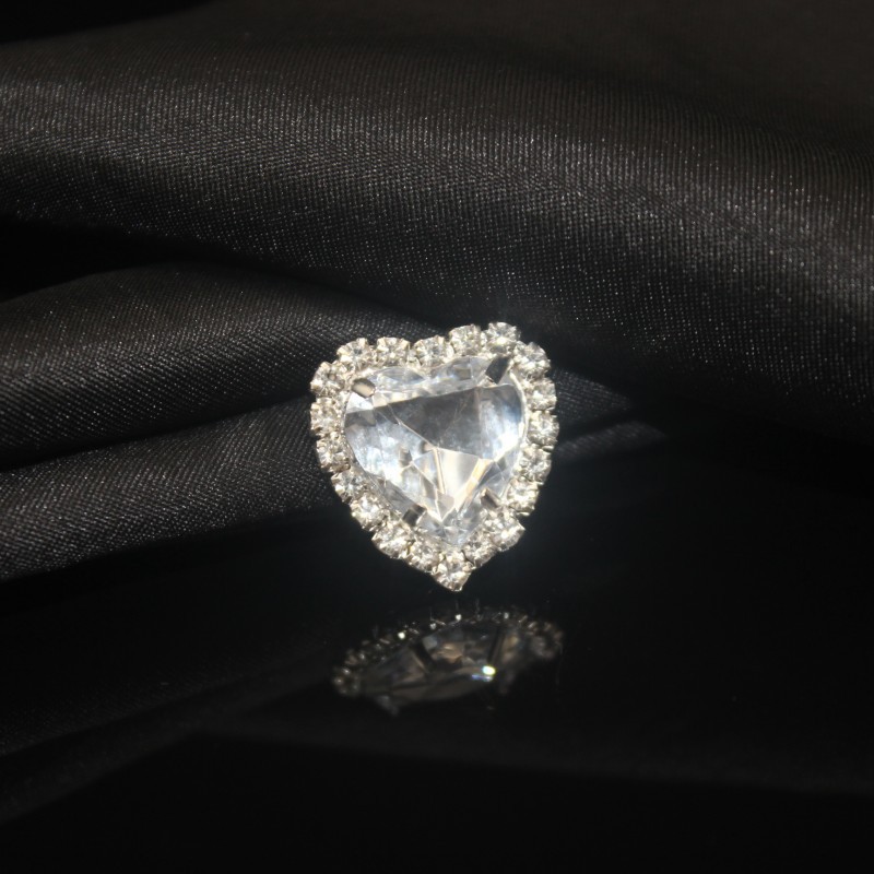 40g Weight Crystal buckle Jewelry Making Type 18 * 20mm Jewelry Making Size Rhinestones Inlay Material DIY Jewelry Accessories Classification 10 PCS/Package Quantity Metal Material Heart Shape Pattern Polished Finish Plating, Inlay Design IG Style, Shiny Style 10 PCS/Package 18 * 20mm Metal Rhinestones Heart Shape Polished Crystal Buckle 5