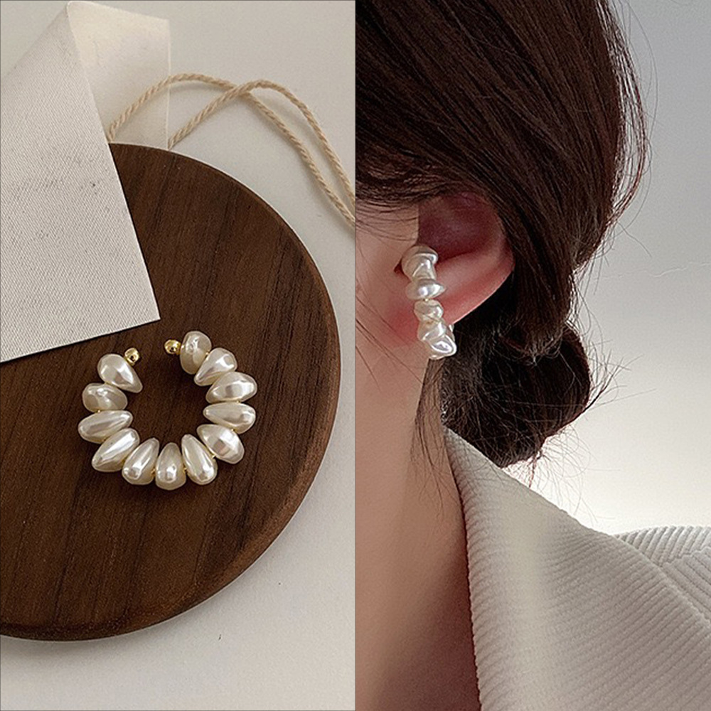 Elegant retro small universal design earrings from pearl