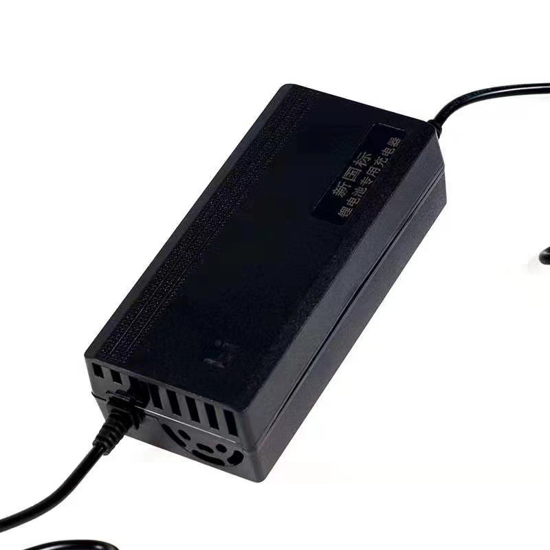 36V2A锂电池充电器42V2A锂离子滑板车代驾车独轮车智能断电充电器