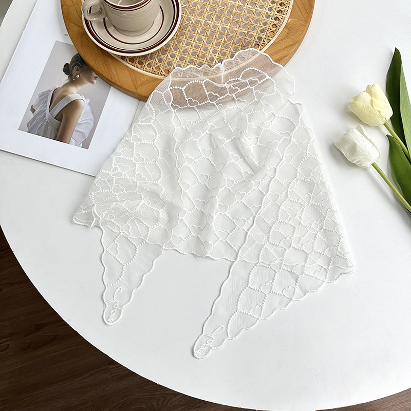 Pañuelo floral de encaje retro de estilo francés para mujer, turbante dulce junto al mar, diadema triangular artística versión coreana de moda.