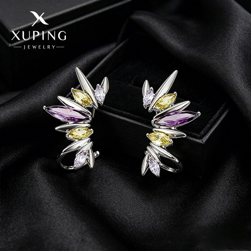 Xuping incrustado de color joyas artificiales dulces y fríos auriculares de aleación de cobre chapado en blanco nicho personalidad auriculares al por mayor mujeres