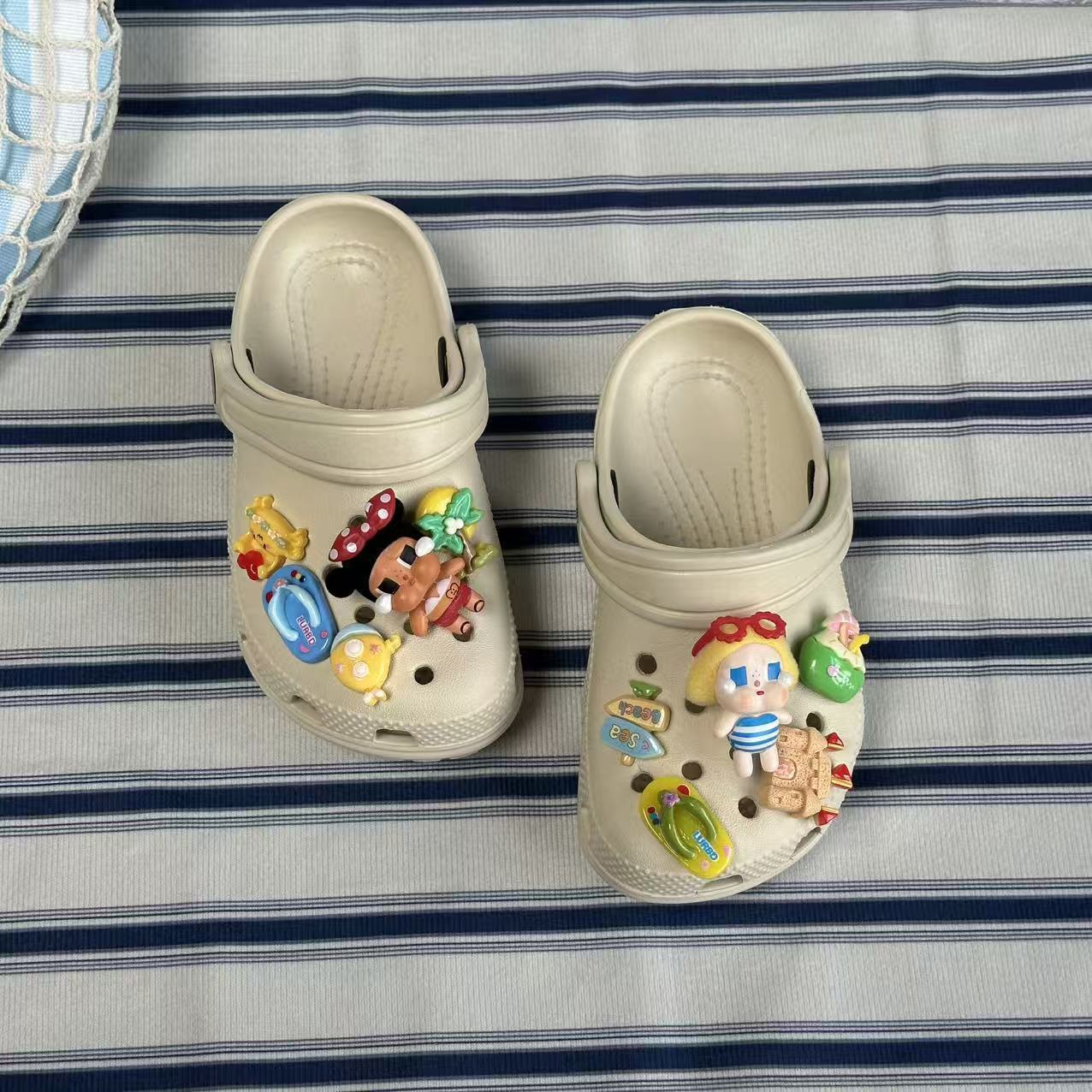 Una pieza de verano 2026 llorar bebés zapatos de agujero frío para padres e hijos para niñas sandalias de dibujos animados antideslizantes de moda image 7