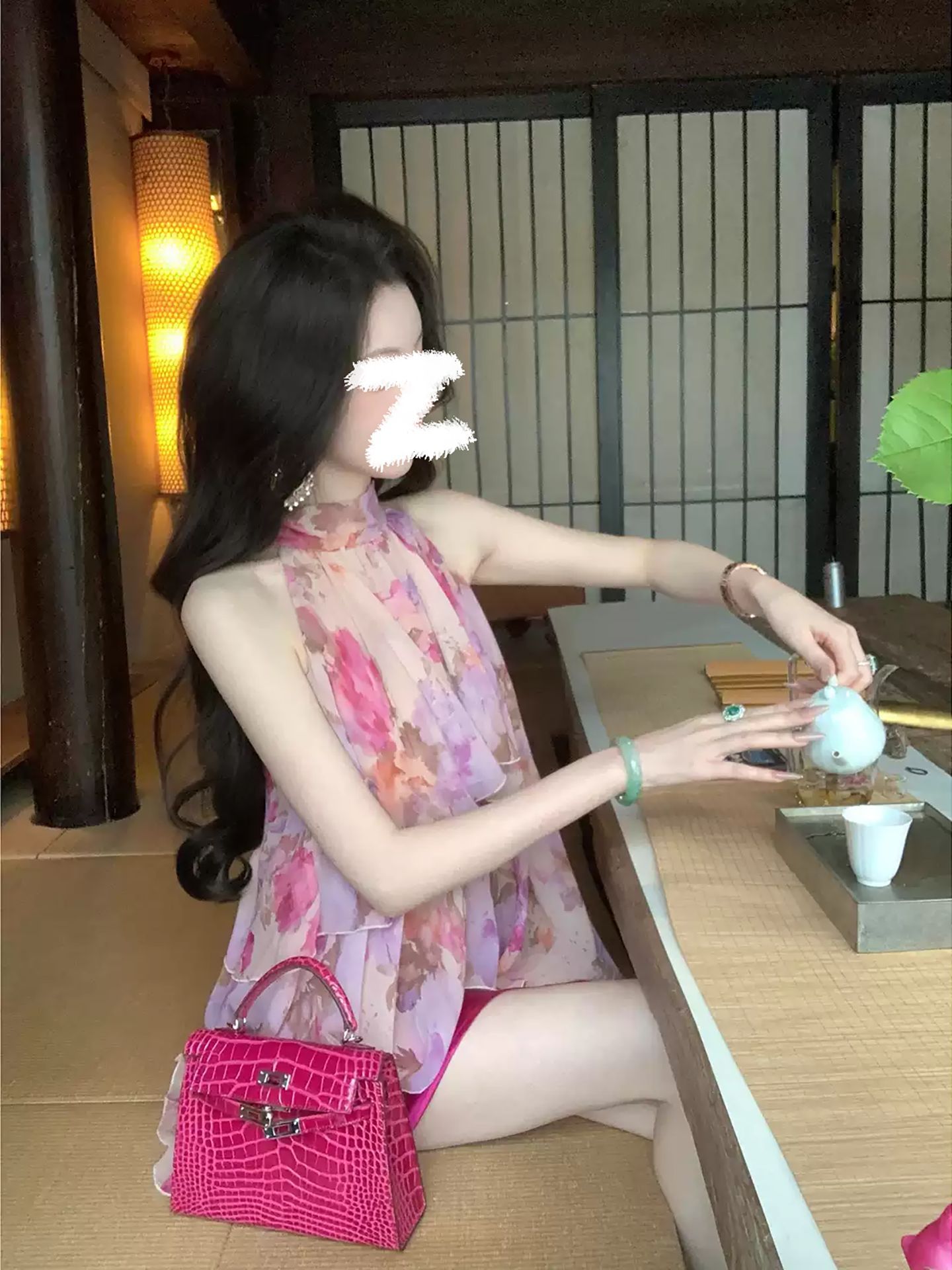 Áo croptop nữ cổ yếm không tay in họa tiết hoa, phối eo thon gọn — Màu tím hồng chi tiết 1