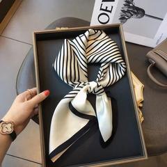 70シルクタオルの高級感韓系ファッション百合職業シミュレーションシルクタオルのレトロなプリントシルクタオルの女性