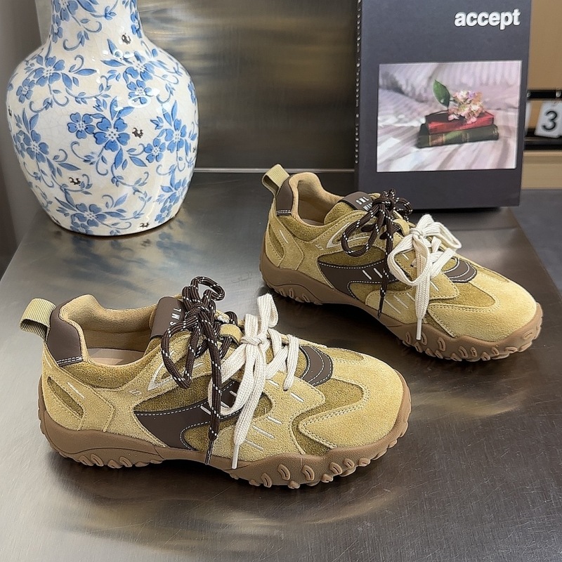 Zapatos de entrenamiento de 5 cm de altura de Shuangxiang para mujeres, nuevos zapatos de ballet casuales retro versátiles.