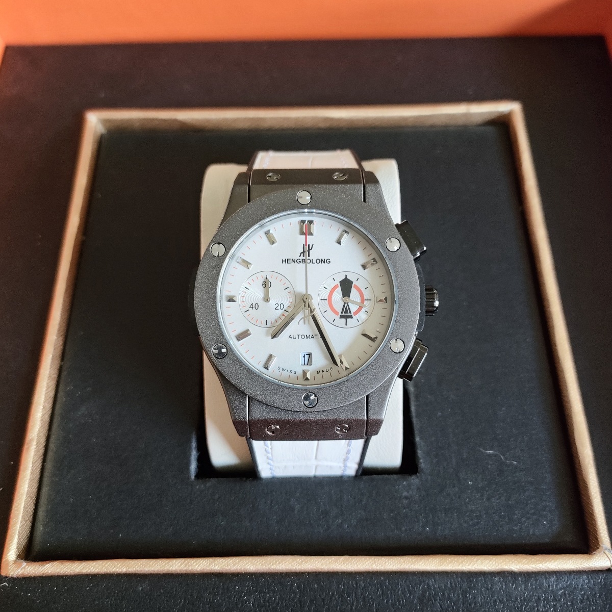 恒家は時間を計って秒の多機能の石英の男性の時計を走らせます。