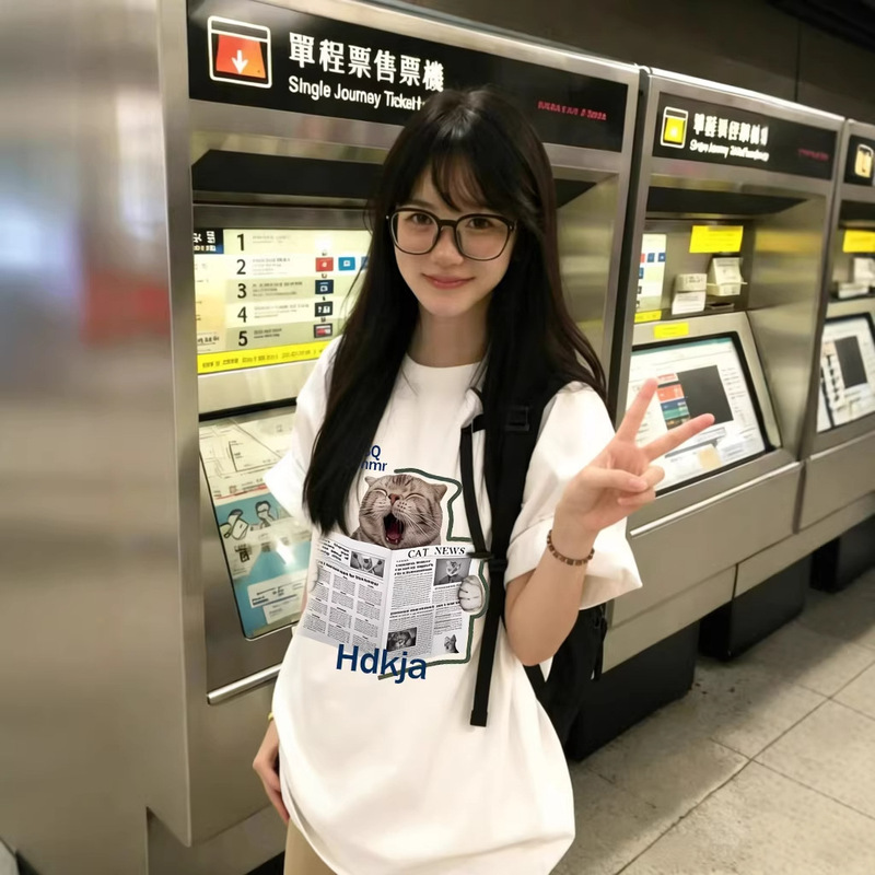 American Retro Style Reading Newspaper Cat Print Pure Cotton Short-Sleeve T-Shirt for Women, Spring and Summer Unique Simple Half-Sleeve Top for Women Ins