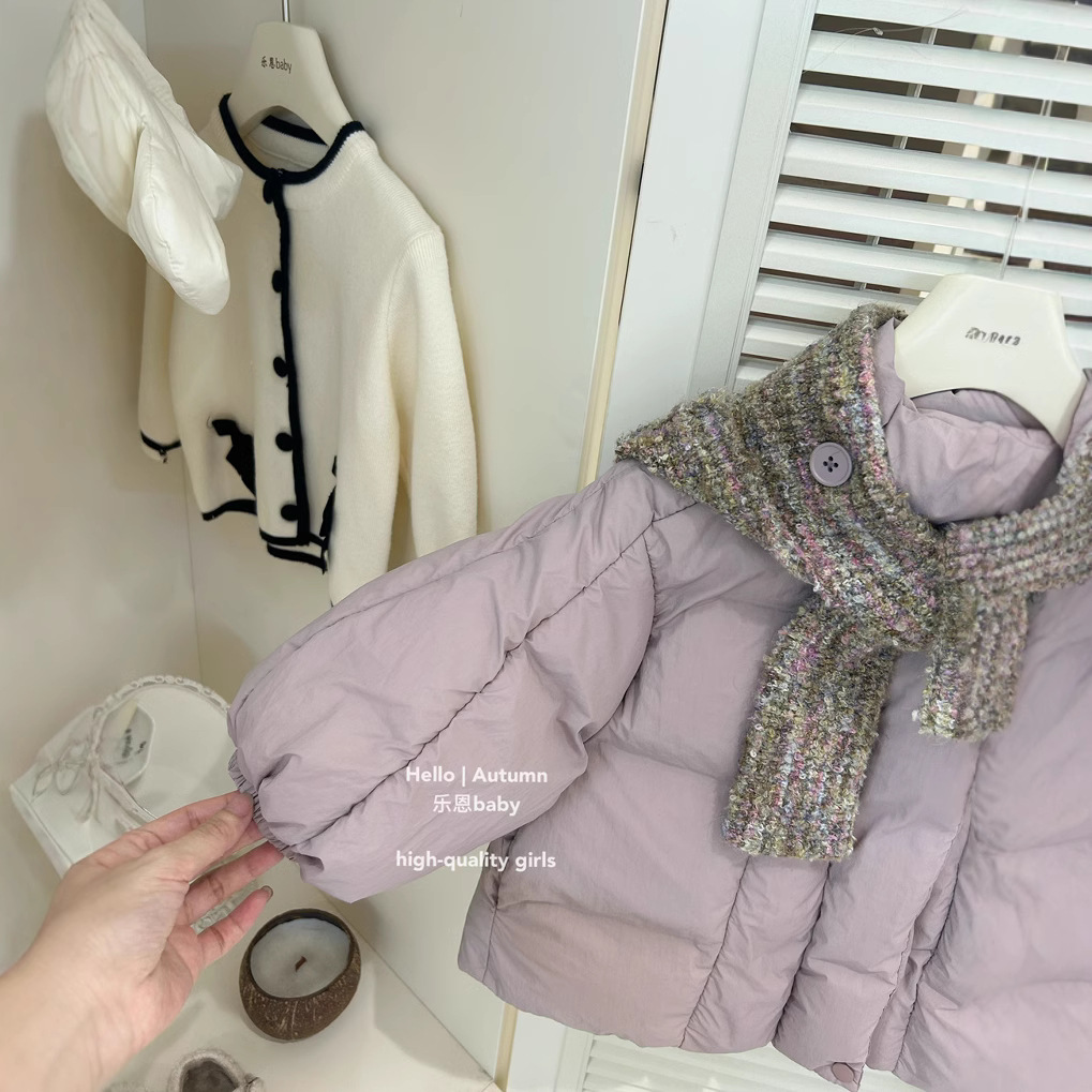 [Ropa infantil Leen] Niñas otoño y invierno nuevo abrigo de algodón púrpura + bufandas estilo extranjero chaqueta de algodón gruesa de moda