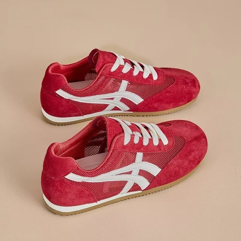 Zapatos de entrenamiento de malla para mujeres 2026 primavera y verano delgados transpirables nuevos zapatos blancos de suela gruesa para estudiantes con zapatos de malla de moda