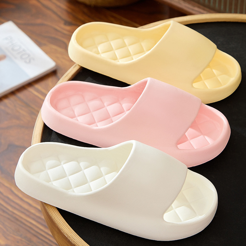 Macaron Pink and Gray Diamond-Patterned Silent Thick-Soled Slippers for Noise-Free Nighttime Use in Guest Rooms and Bathrooms, Wholesale by the Box Macaron Pink and Gray Diamond-Patterned Silent Thick-Soled Slippers for Noise-Free Nighttime Use in Guest Rooms and Bathrooms, Wholesale by the Box